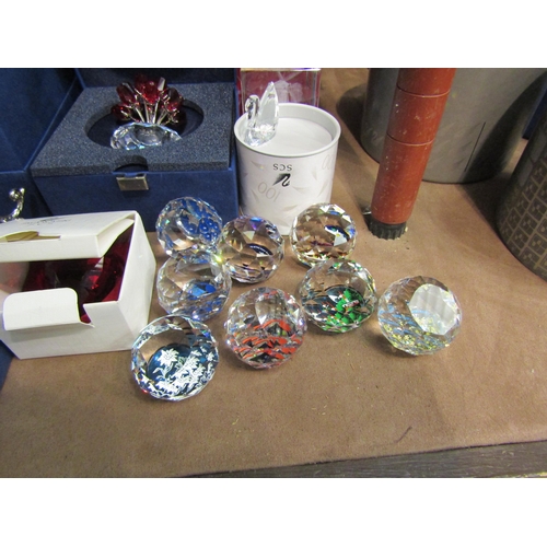 4519 - Boxed Swarovski paperweights and other small ornaments