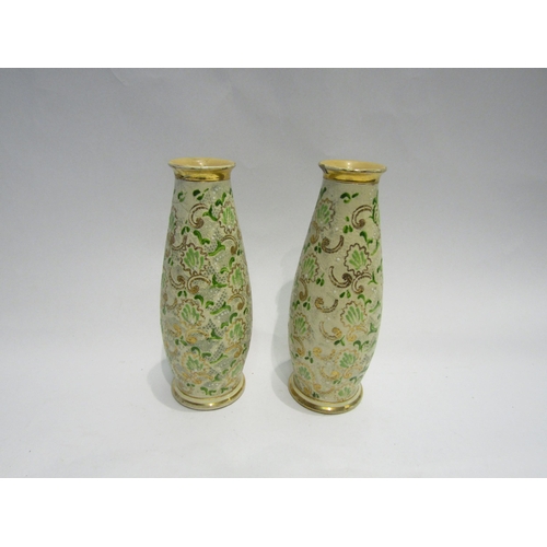 4529 - A pair of Royal Doulton vases a/f, 22cm tall  (E) £10-20