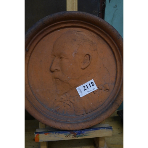 2102 - An Edwardian terracotta plaque of Edward VII, back marked 1909  (D)