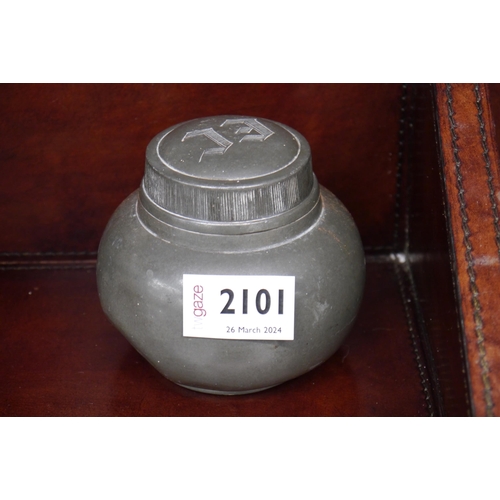 2101 - A pewter tobacco pot