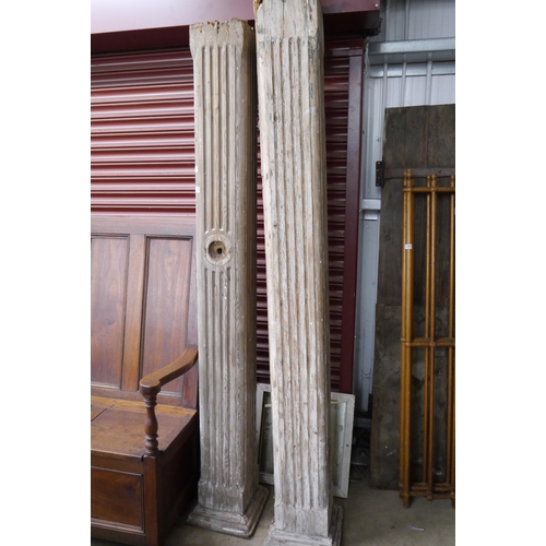 2114 - A pair of Georgian pine columns