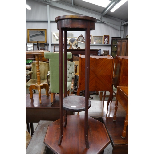 2229 - An Edwardian mahogany two tier jardiniere stand