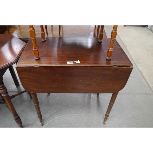 2231 - A 19th Century mahogany Pembroke table