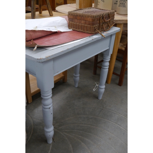 2282 - A Victorian pine table, turned legs, painted pale blue