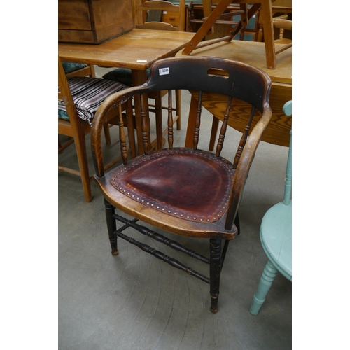 2285 - A 1920's American oak Captains desk chair