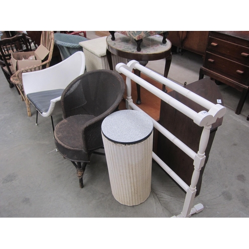 2470 - A painted towel rail   (E) £8-12