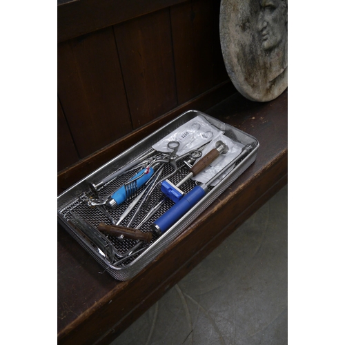 2260 - A tray of Veterinary surgery tools in tray