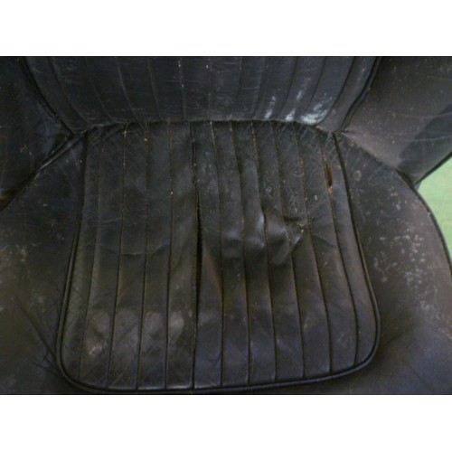 6028 - A pair of leatherette Classic Rover seats