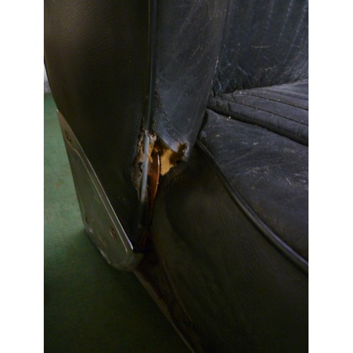 6028 - A pair of leatherette Classic Rover seats