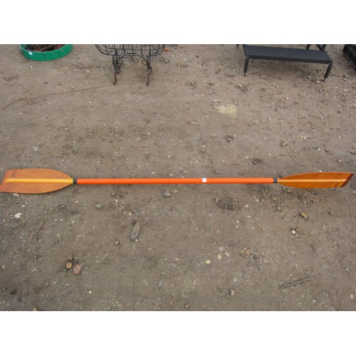 3505 - A Lendal double canoe paddle