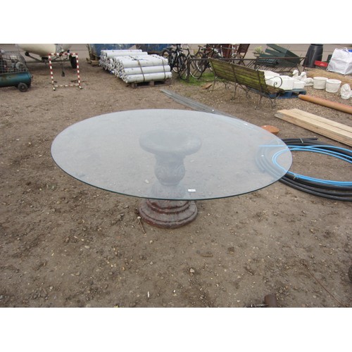 3512 - A large round glass table top on shaped stoneware base   (R) £30