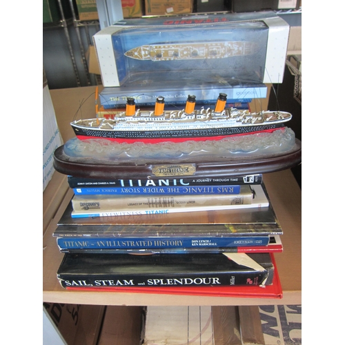 1538 - A Claytown 1:1136 scale diecast model of RMS Titanic, a Centenary Edition model of The Titanic on wo... 