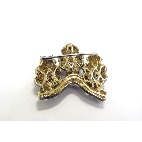 7037 - A gold brooch as three monkeys 