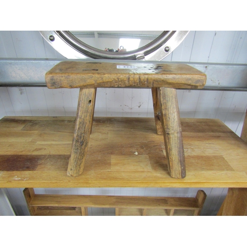 2243 - A rustic Chinese milking stool