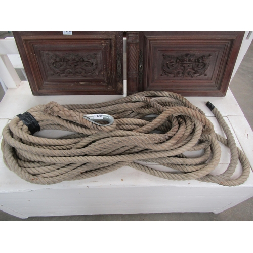 2299 - A heavy duty gym rope