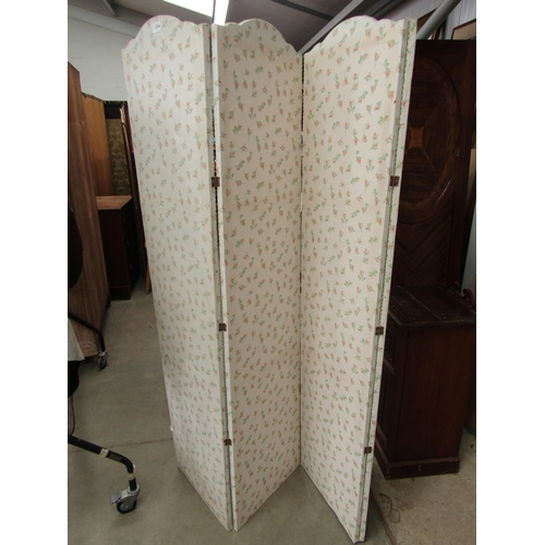 2346 - A four fold room screen with floral fabric