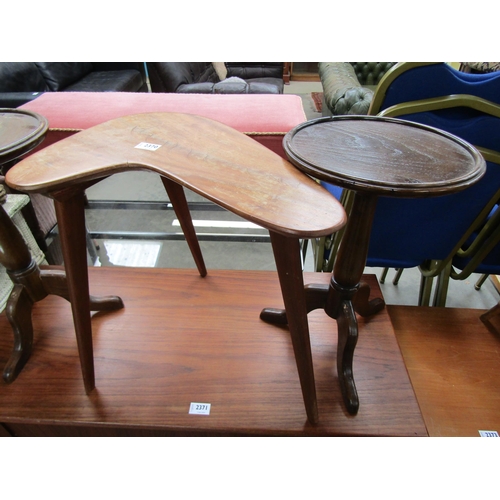 2370 - A 1970's kidney shaped coffee table