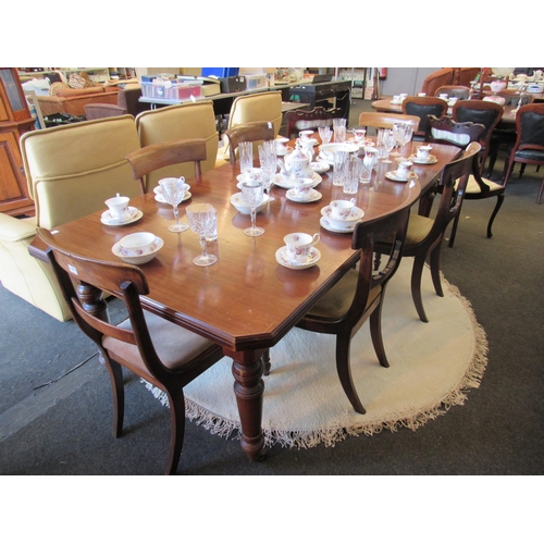 1099 - A Victorian mahogany extending dining table on turned legs to castors with matched extra leaf, 73cm ... 