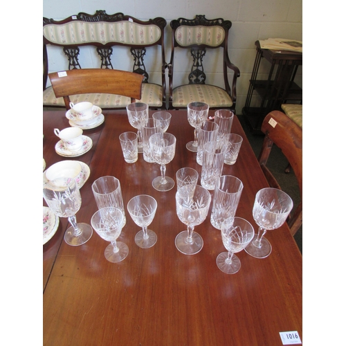 1098 - A quantity of crystal glassware to include six tumblers, six wine glasses, etc