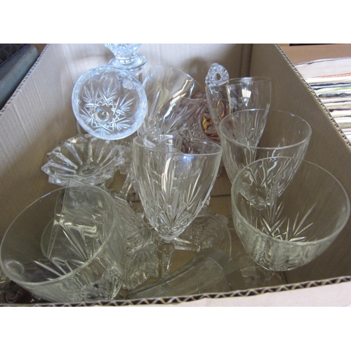 1386 - A quantity of modern glass vases, decanter, sugar sifter with silver top and a suite of eight matchi... 