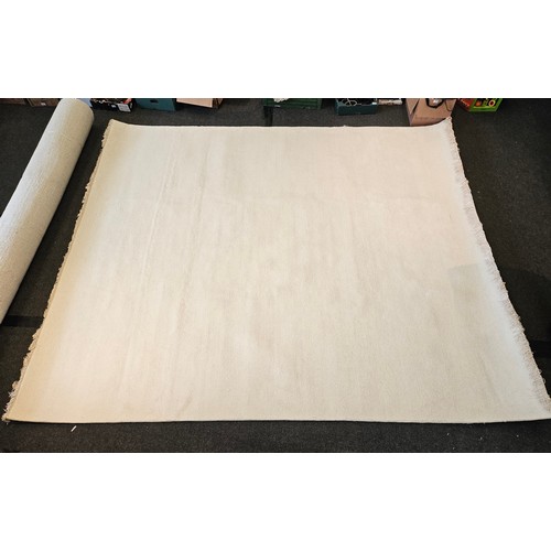 1402 - An Indian hand-knotted cream wool rug with tasselled ends, 320cm x 274cm