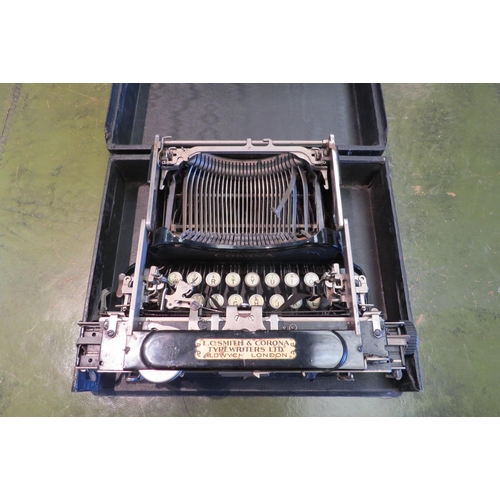 1090 - An L.C. Smith & Corona cased typewriter