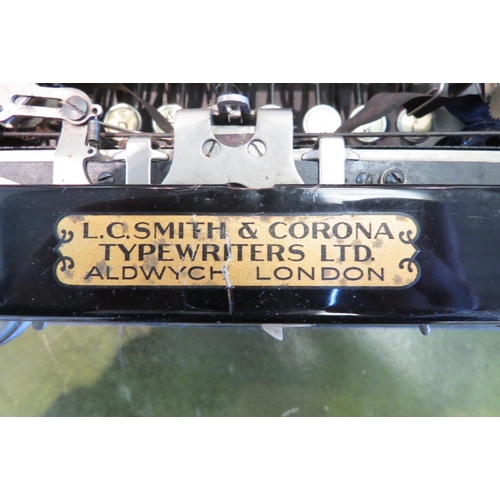 1090 - An L.C. Smith & Corona cased typewriter