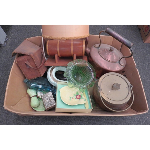 1109 - A box of mixed items including table lamp, copper kettle, Carlton ware Wild Rose pattern butter dish... 