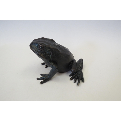 1146 - A frog figure, 9cm tall