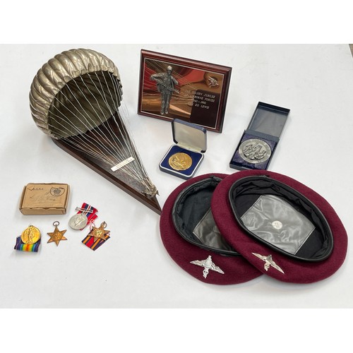 8075 - A quantity of items relating to a 3rd Airborne Arnhem veteran including blazers, berets, parachute s... 