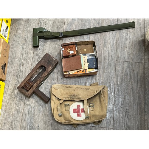 8078 - Two boxes of mixed militaria including mine prodder, clacker (a/f), lamps, medic bag, inspection lam... 