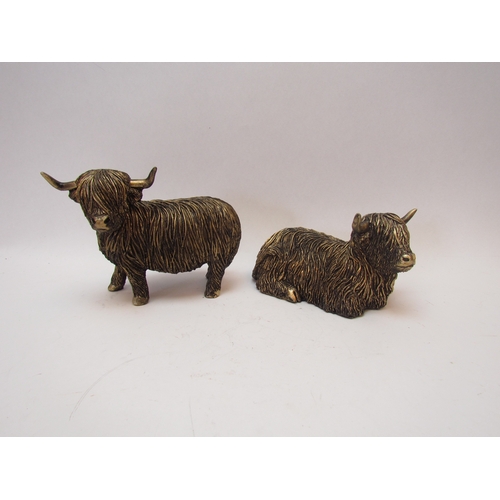 1209 - A pair of resin bronze highland cattle figures