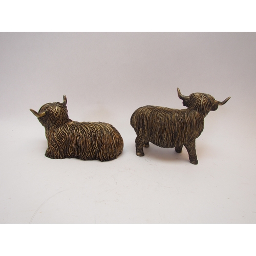 1209 - A pair of resin bronze highland cattle figures