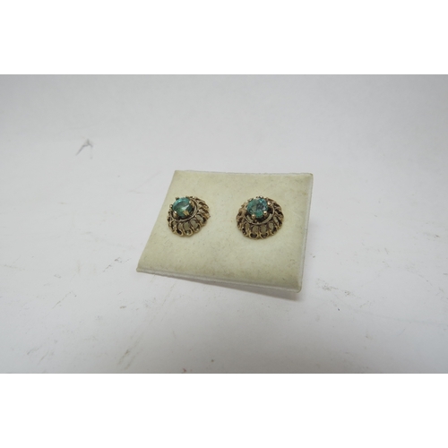 1254 - A pair of 9ct gold emerald stud earrings