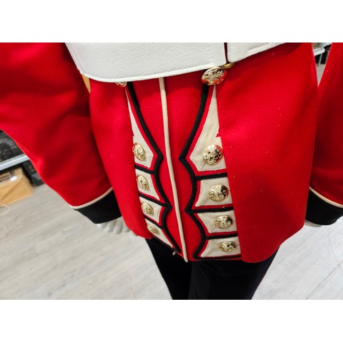 8257 - A mannequin dressed in Grenadier Guards parade uniform