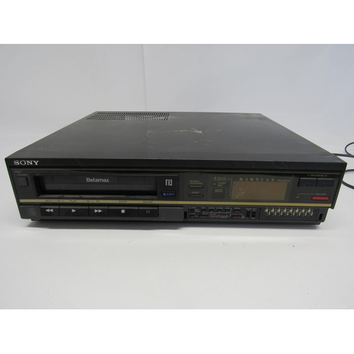 5424 - A Sony SL-F25UB Betamax Video Cassette Recorder   (E) £10-15