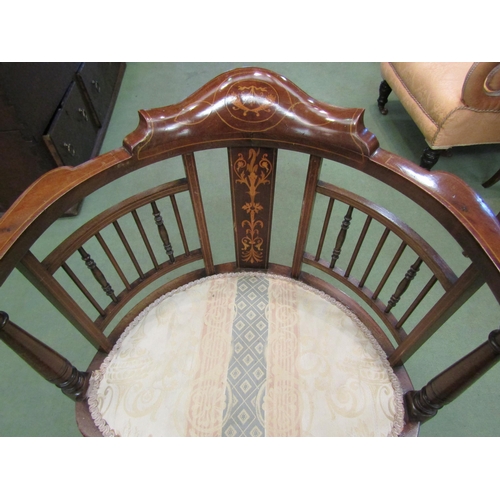 4025 - An Edwardian mahogany corner chair, satinwood marquetry inlay, slat and spindle back support, on tur... 