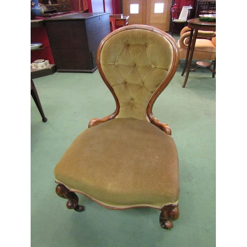 4105 - A mid-Victorian walnut button spoon backrest chair with slim waist over a serpentine front seat over... 