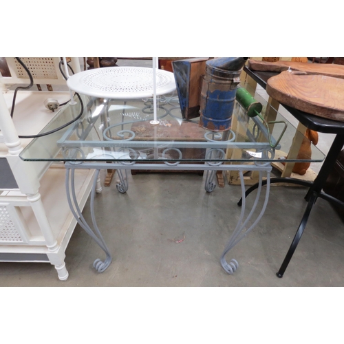 3600 - A scrolling wrought iron coffee table, glass top    (R) £10