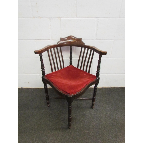 1075 - An Edwardian marquetry inlaid corner chair, spindle and slat back on turned legs with red velvet sea... 