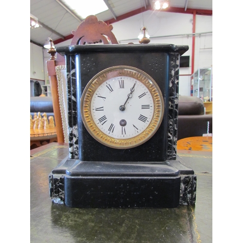 1110 - A black Belgian marble mantel clock with key and pendulum