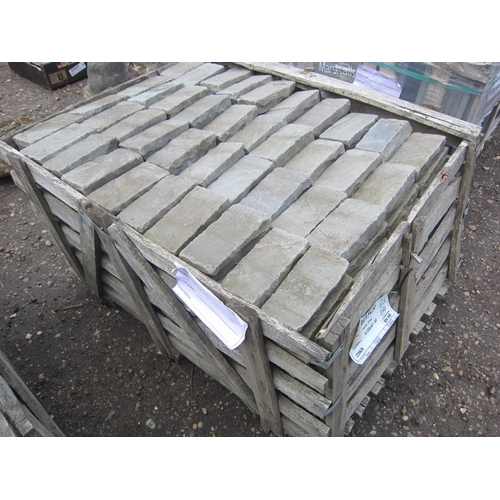 3613 - A pallet of grey rustic setts