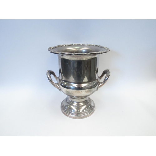 1001 - A Leonard silver plate twin handled champagne bucket, 26cm tall