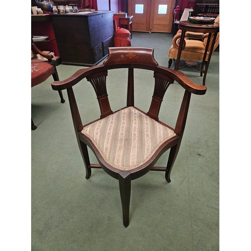 4059 - Three Edwardian mahogany corner chairs, urn marquetry panel, pierced splats, on shaped supports, one... 