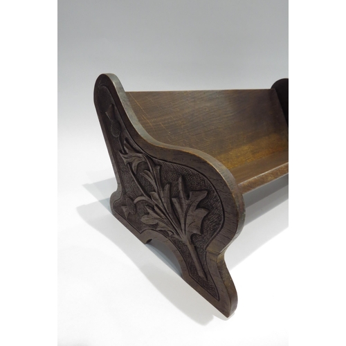 4031 - An oak bookrest, carved thistle side panels, a/f, 17.5cm tall x 41cm long