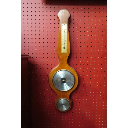 4038 - A 20th Century banjo barometer thermometer  (E)  £10-15