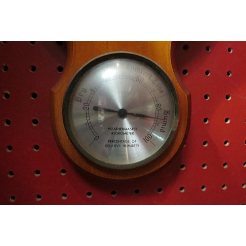 4038 - A 20th Century banjo barometer thermometer  (E)  £10-15