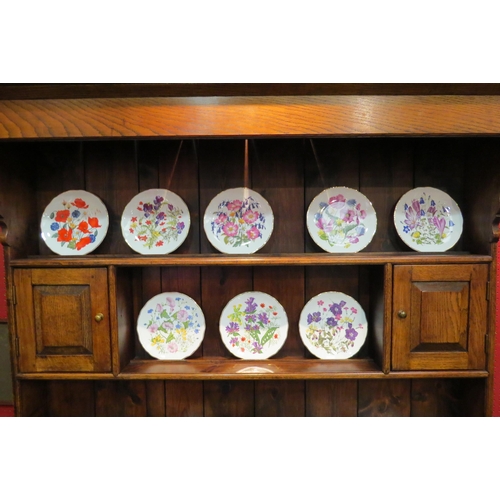 4044 - Eight Royal Albert limited edition collectors plates depicting still life of flowers