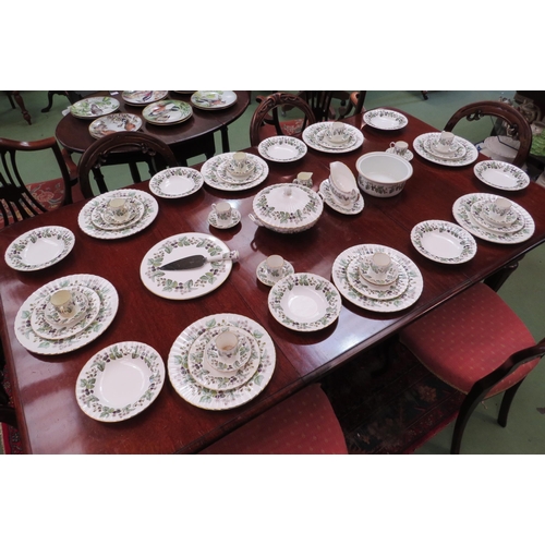 4105 - A quantity of Royal Worcester 