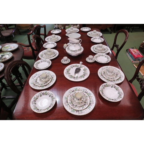 4105 - A quantity of Royal Worcester 